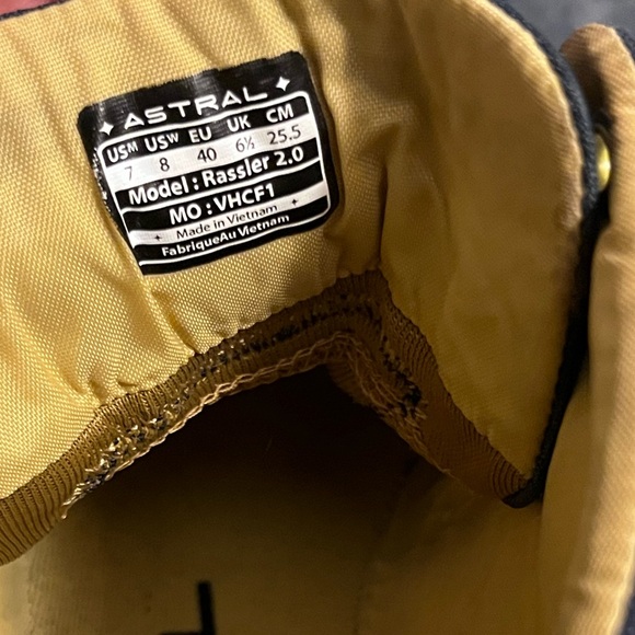 Astral Rassler 2.0 Water Shoe. Yellow and blue, high top. Size 7. - Picture 6 of 9